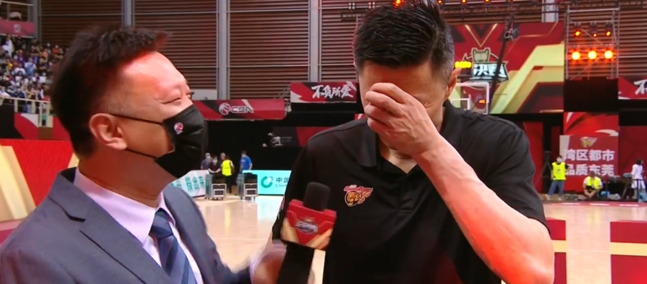 广东男篮|广东11冠,杜锋哽咽流泪!辽宁加时赛输球,辽篮美女球迷无奈落泪