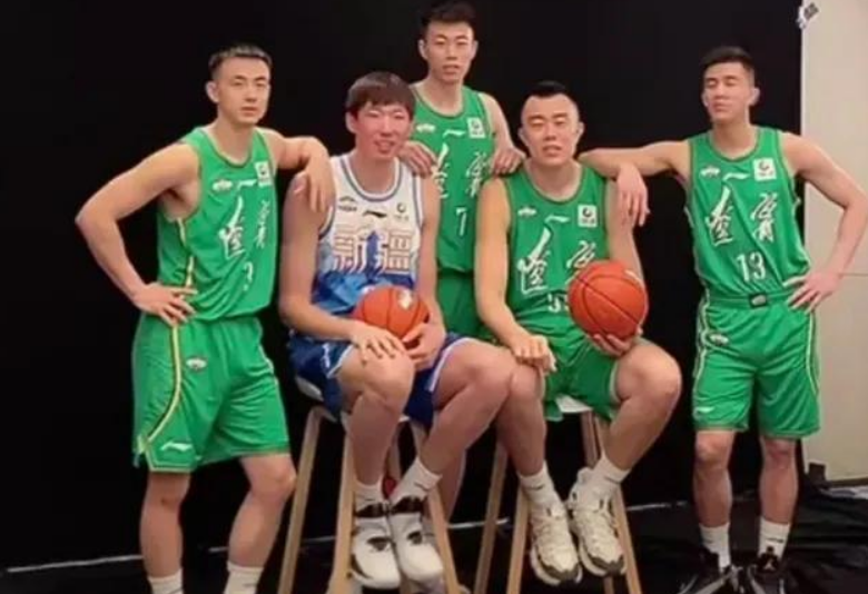 辽宁男篮|“京辽战”前瞻！北京队全员稍显放松，为何杨鸣说辽宁队吃亏了？