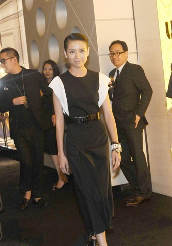 虞书欣|董洁梳了大背头挺精神，可惜被裸色口红拖了后腿，气色不好还显老