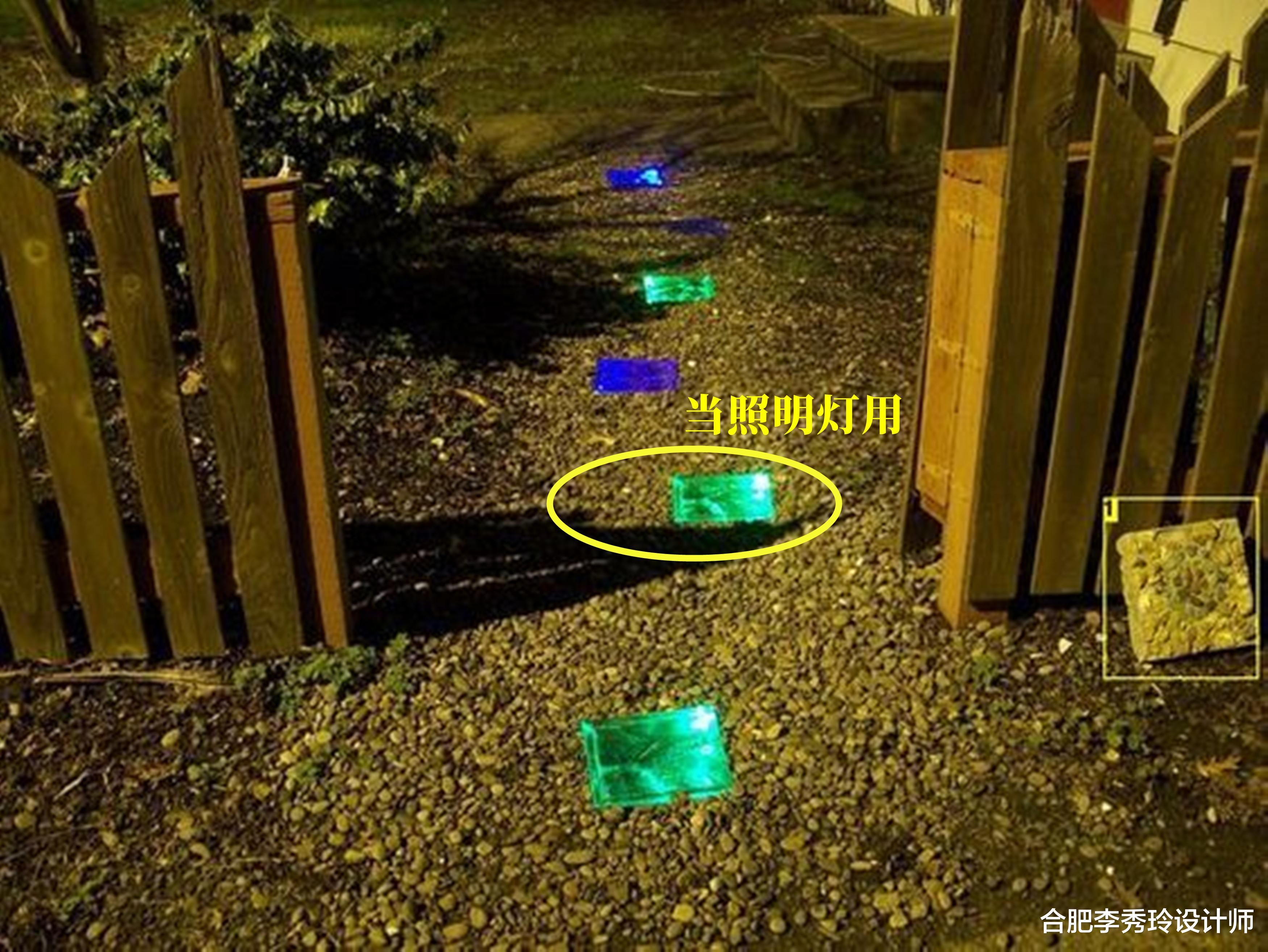 玻璃砖砌完墙，剩余11块铺在院子花圃里，比红砖块的效果要漂亮