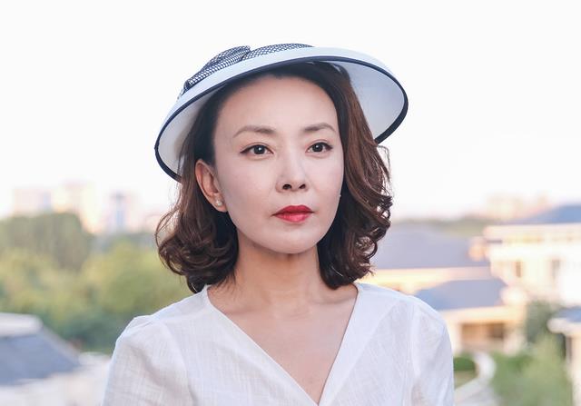 王忆如|不惑之旅：看似疯癫的王忆如，才是剧中最聪明的女人