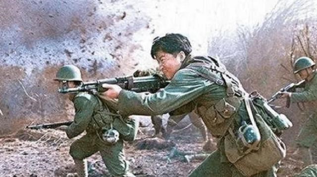情窦初开的青春|1985年，我军侦察队碰到越军搏击高手，副队长去单挑，结局如何？