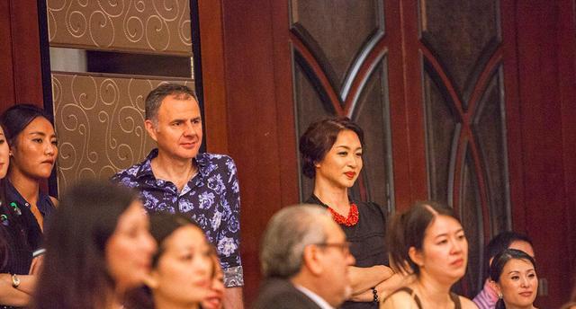 金星|被问“如何帮丈夫解决需求”？金星做了一个动作，网友瞬间懂了