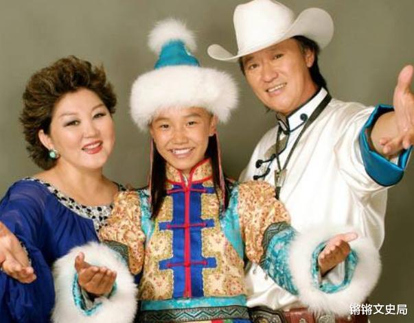 吉祥三宝|吉祥三宝：爸爸去世后妈妈退圈，扮演小女儿的英格玛前途无量