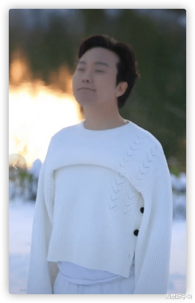 李玉刚|李玉刚1月3日在雪中下跪，呐喊着思念父亲，陶醉在情绪中无法自拔