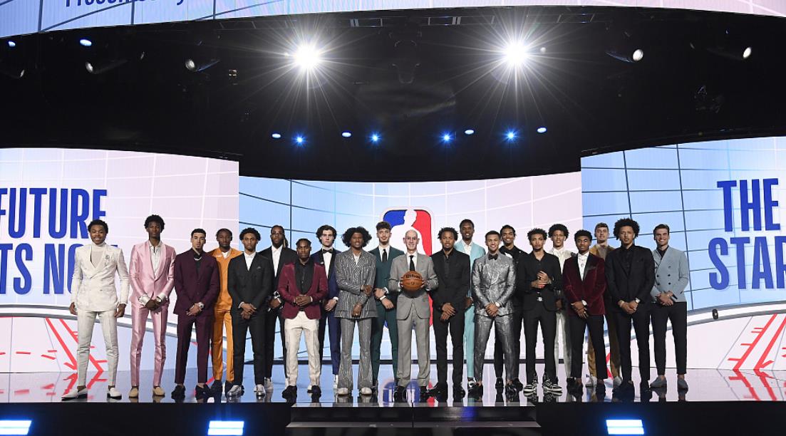 一个善良的小槑|奢侈税1.74亿，却难获夺冠机会！勇士认清现实吧，你们回不到巅峰