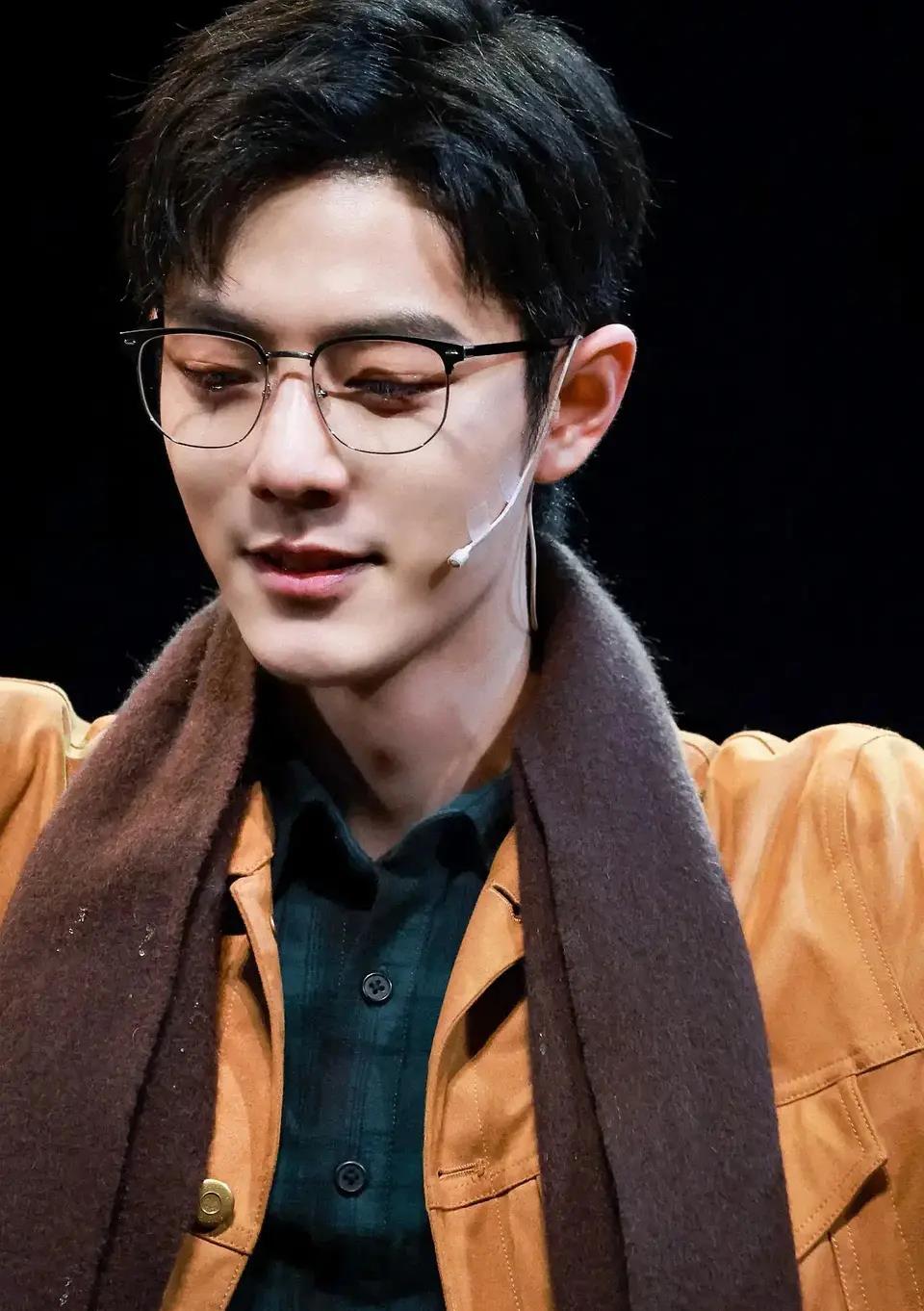 肖战|肖战话剧成都站再获成功：“虾爸爸”的repo，恐让下一站更难抢票