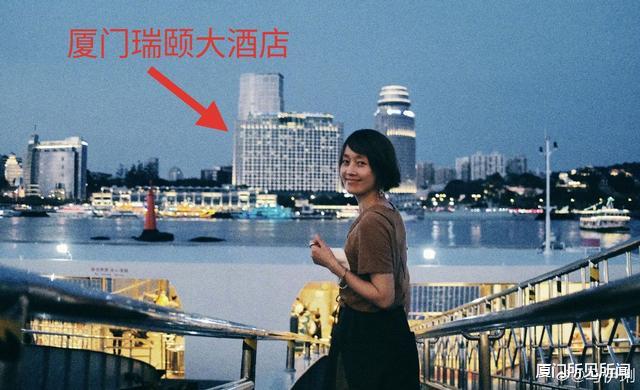 厦门所见所闻 五一假期第三天，44岁的马伊琍现身厦门鼓浪屿，身旁还有一位神秘男子