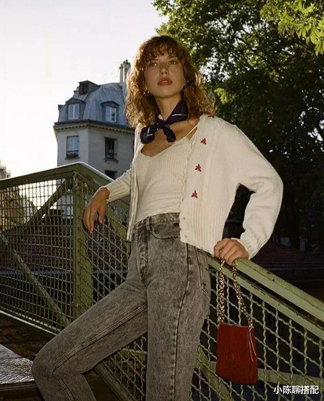 小陈聊搭配|“极简法式风”在秋天穿，温婉知性，太适合中年女人了