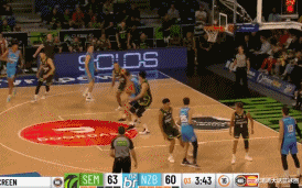 周琦|3中3貢獻(xiàn)8+3+2！周琦“空接重扣”關(guān)鍵球，助球隊(duì)迎來兩連勝