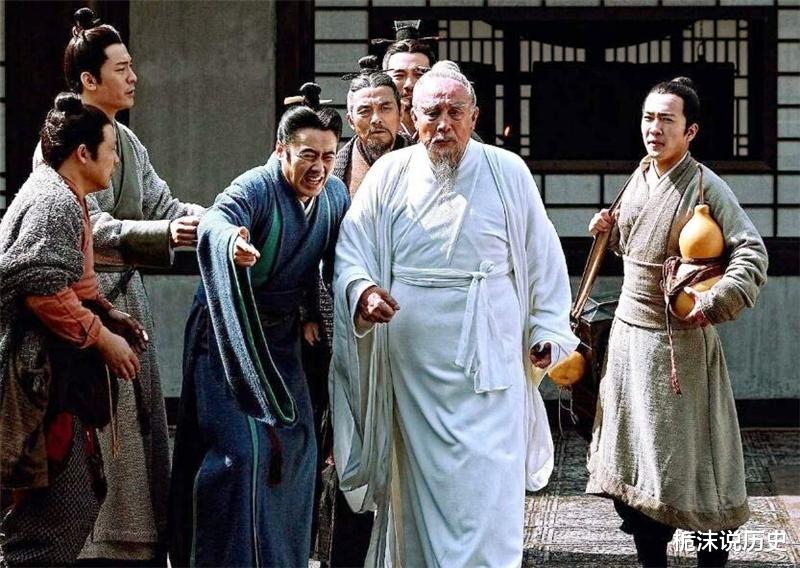 西晋|曹操为何坚持杀神医华佗？12年后发现，曹操的做法或许是对的