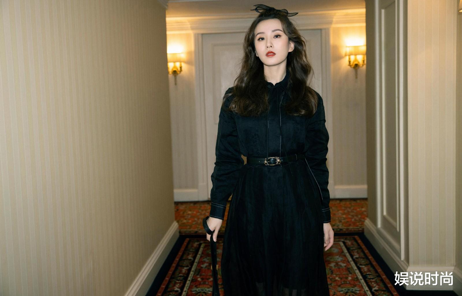 娱说时尚 刘诗诗新造型曝光,一袭黑色纱裙好时尚,卷发高马尾成亮点