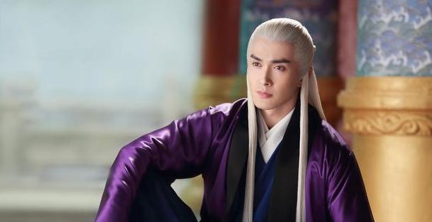 杨幂|他曾是一名快递员，30岁时被杨幂看中，如今火得一塌糊涂！