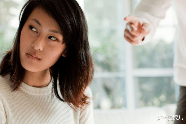 陈大美妮儿 四年前，我在屋外听见妻子偷了男人