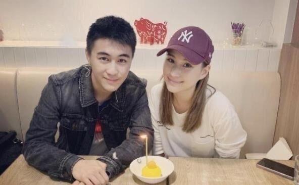 何猷君|何猷君夜店包场为何超欣庆生,开多瓶高价酒,没送过何超莲礼物?