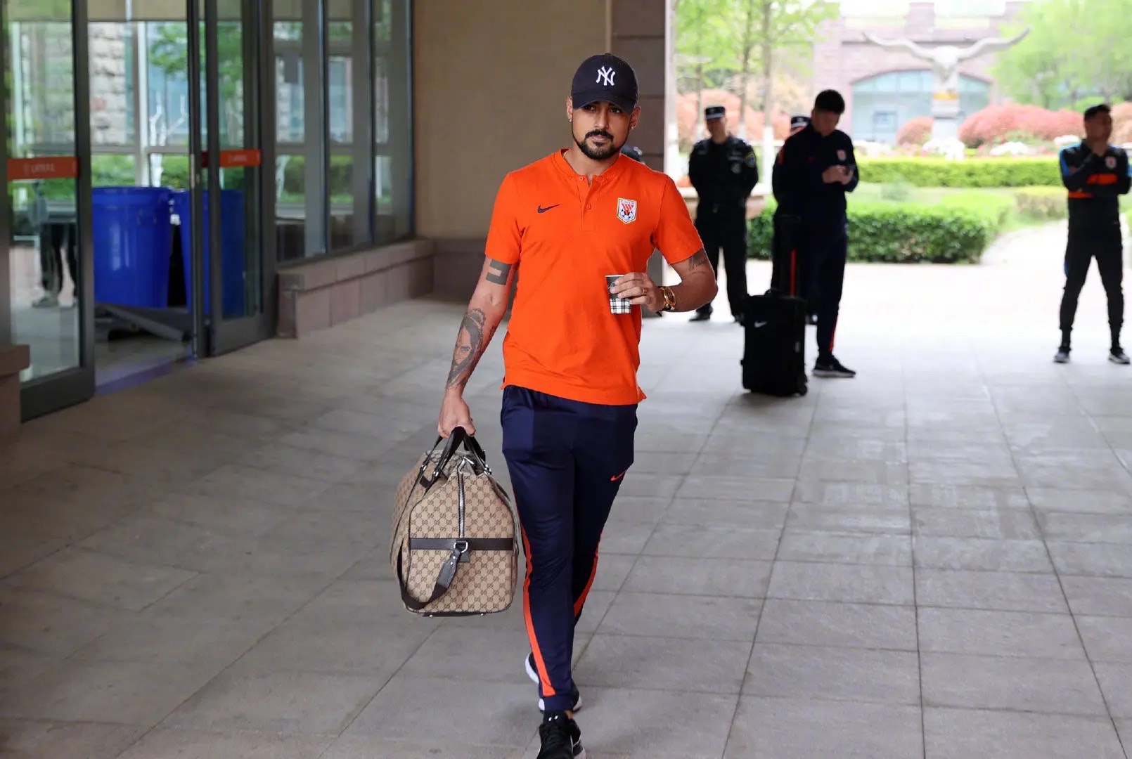 格德斯|3-2，泰山队胜中甲队，5场狂丢16球郝伟遭打击，“新格德斯”两球