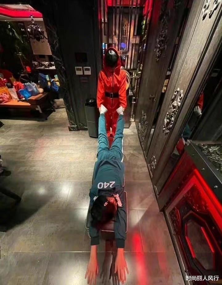 时尚丽人风行 小s全家过万圣节!一家人cos《鱿鱼游戏》穿校服,意外不丑更惊艳