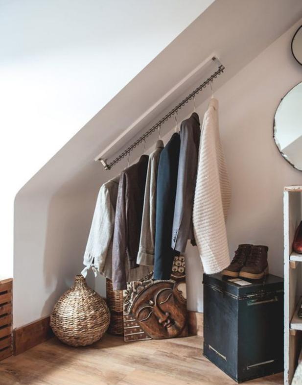 如果我有个阁楼,斜墙下就这样来打造挂衣区了!榨干每1平米