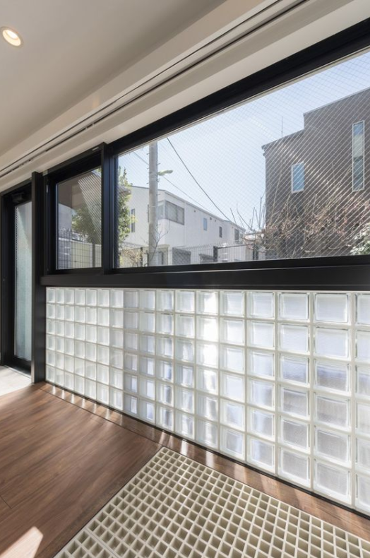 把家里的实墙隔断都拆了吧,换成这种采光更好,有档次有颜值