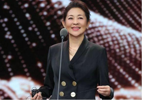 赵忠祥|赵忠祥离世前一天，曾找倪萍秘密谈话？难怪5亿遗产一分没给儿子