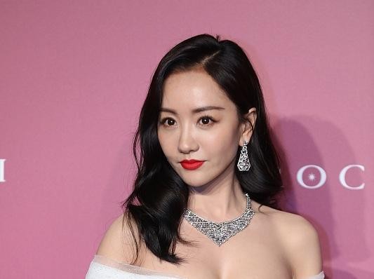 女人味|看了生图才知道杨蓉有多美，一袭白裙尽显好身材，太有女人味