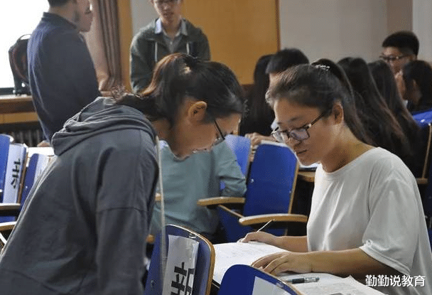 全职妈妈|留学生回国找工作受挫,国外学历变“废纸”,几十万费用白花了?