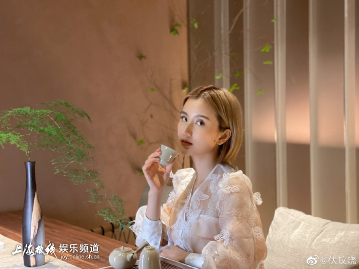 伏玟晓|曾上综艺节目闪嫁! 上海电视台二婚美女主播伏玟晓穿透视装晒美照!