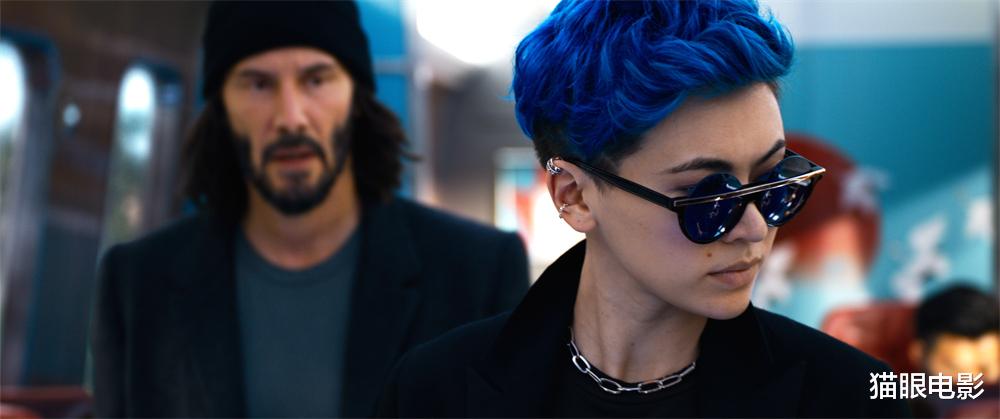 首映|黑客帝国4首映有排面！整个城市变成绿色，基努里维斯亮相好帅