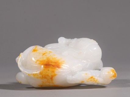 和田玉籽料|旧藏 和田玉籽料童子戏象摆件。