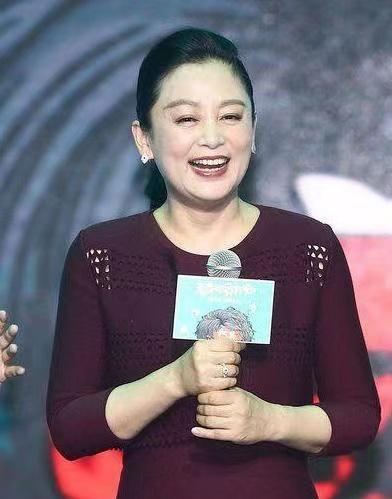 牛奶|52岁的陈红暴瘦20斤,颜值直线上升,减肥方法或许也适合你