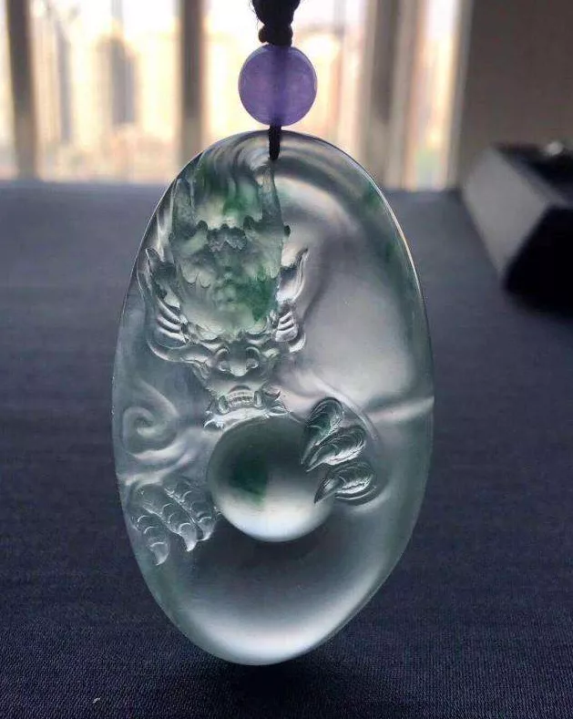 |起胶、起刚、起莹的翡翠价值都不低。