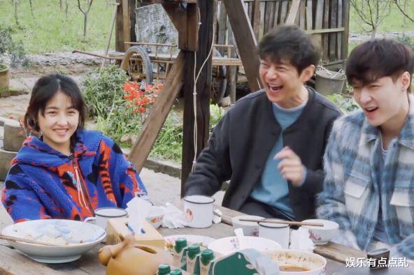 杨紫|黄磊调侃杨紫: 想不想成为《向往》常驻嘉宾, 杨紫的回应让人笑翻