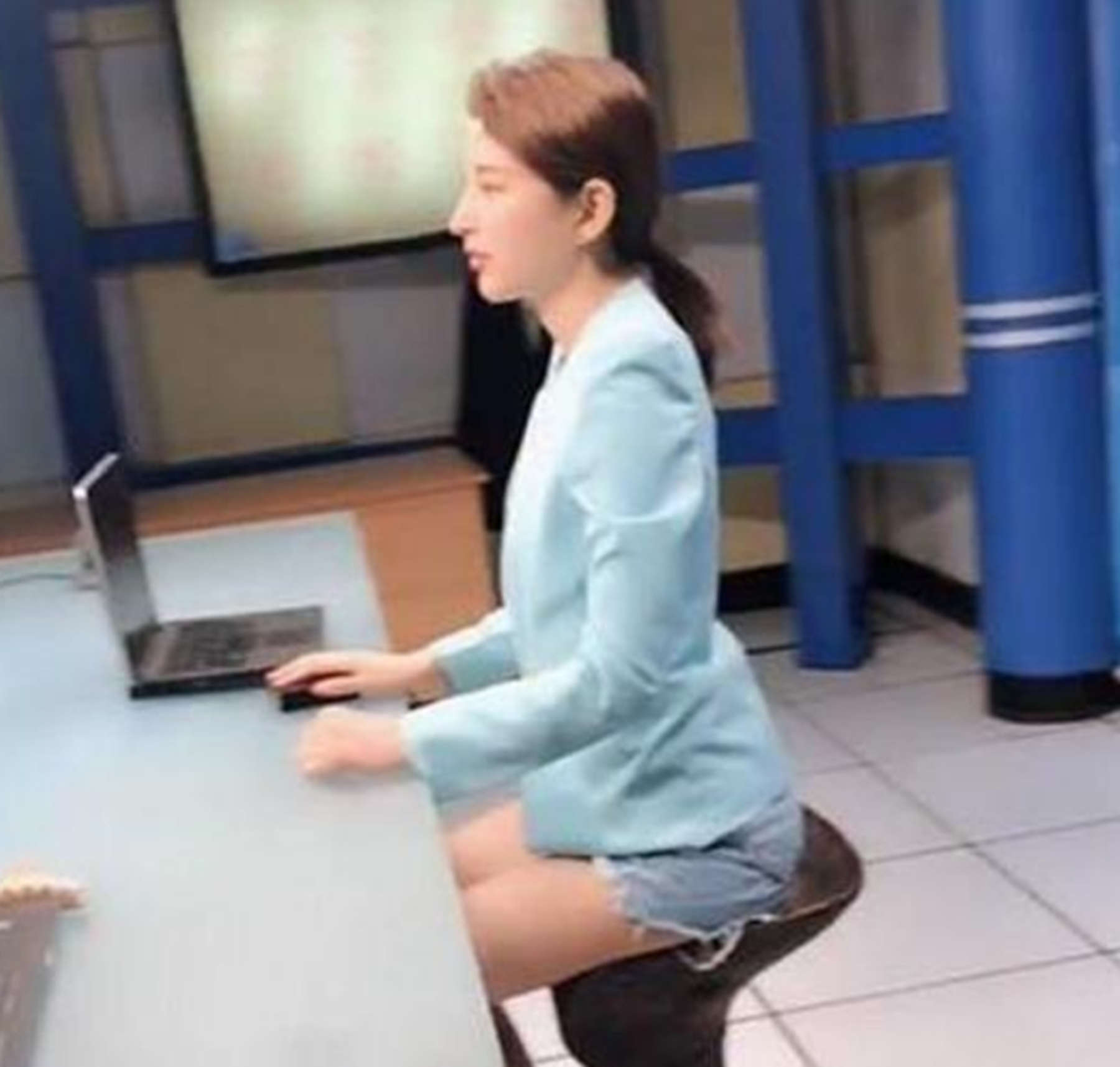 女主播|新闻主播幕后：上半身穿得有多正经，下半身就有多“随心所欲”