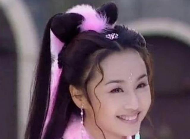 曹颖|曹颖10岁儿子五官精致撞脸王一博，网友：不出道对不起这张脸