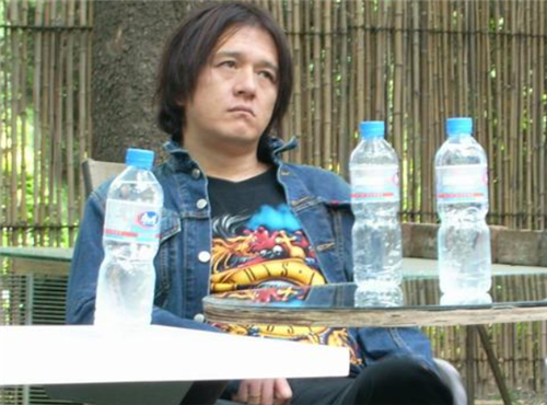 贾宏声|10年前，他在事业巅峰期从14楼跳下，留下被砸毁的汽车和周迅的眼泪