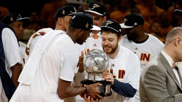 且听旭|告别NBA！詹姆斯护法签约澳洲冠军队 曾助骑士1-3逆转勇士夺冠