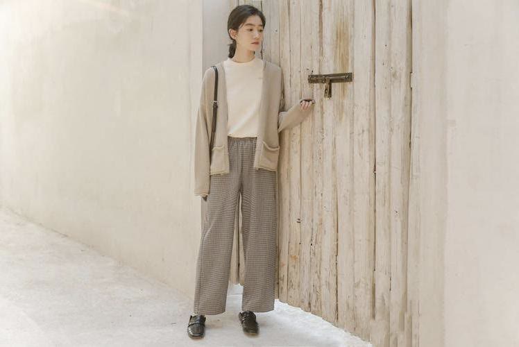 闲鱼有话说|汤唯结婚6年成“韩式美人”，穿开衫配卷发好温柔，文艺气质绝了