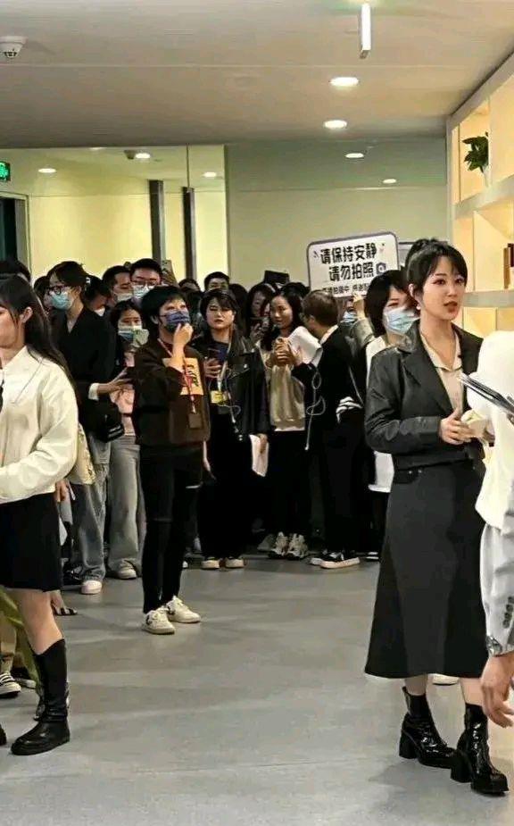 倪妮|潘玮柏老婆会过日子？杨紫身材五五分？关晓彤加入中国国家话剧院