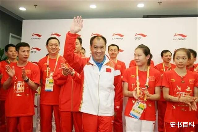 李宁|“体操王子”李宁身价百亿,58岁头发脱落,59岁妻子仍风韵犹存