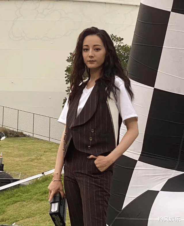 迪丽热巴|因颜值崩塌引热议，被嘲营销大户，失去美貌的迪丽热巴还剩什么？