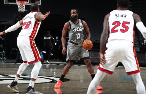 篮网队|末节独取10分,带队狂轰15: 0,当他做回自己,才是篮网赢球正解