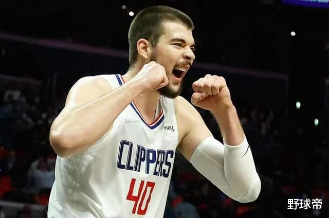 阿森納|上場(chǎng)31分鐘，投籃0%！卻能搶到14個(gè)籃板，正負(fù)值高達(dá)+19！有點(diǎn)秀