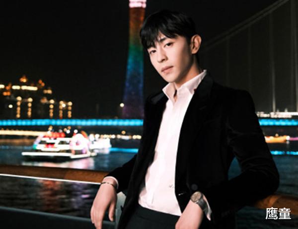 邓伦|邓伦邮轮氛围感大片，锁骨链低调奢华，贵公子既视感迎面扑来