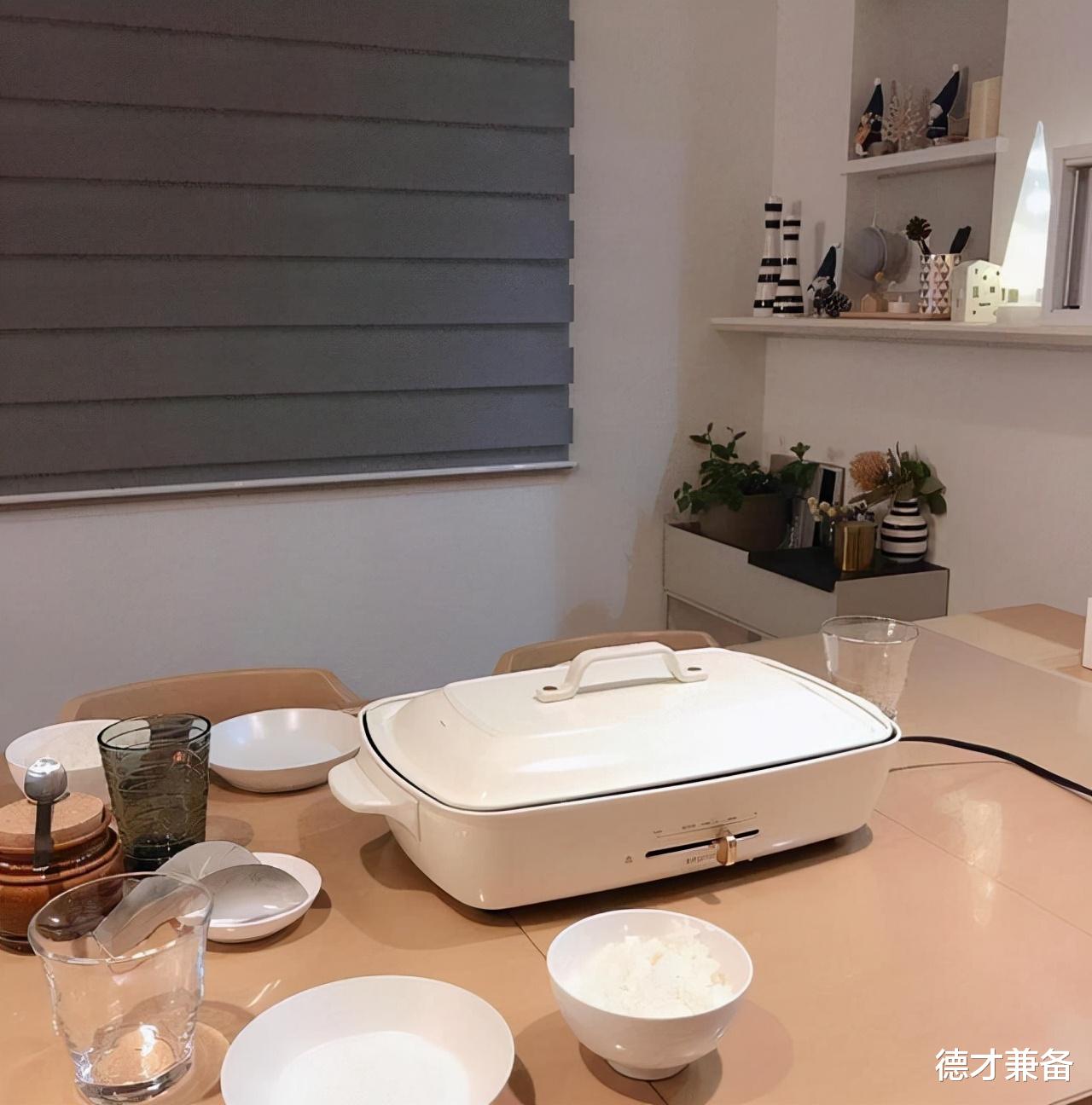 温馨唯美的家居装饰，木质的风情素静优雅，小众的生活环境