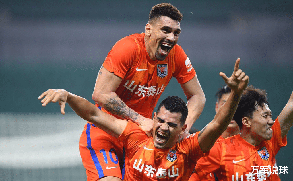 蒿俊閔|中超冠軍頒獎，球迷要求一人回歸：為球隊付出太多可以C位捧杯