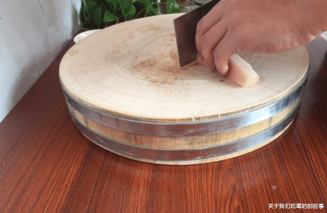 老照片|菜板有木的竹的、塑料的，哪种好？挑选需谨慎，小心“病从口入”