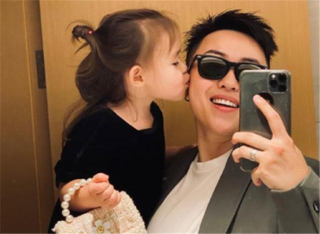 徐峥|当年50万买精受孕，生5国混血女儿的单身女高管，如今怎样了？