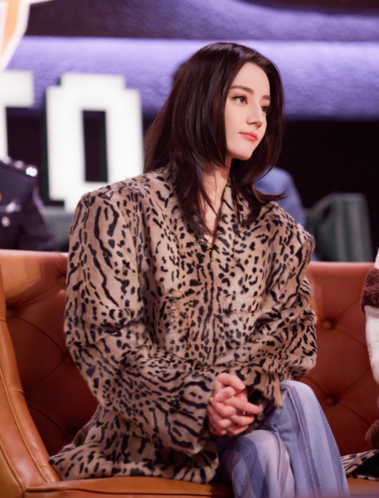 迪丽热巴|迪丽热巴金晨同录节目太亮眼，四年前就合作过，两人都变化太多