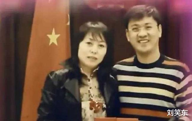 刘笑东 ?22岁小伙爱上41岁女老板，追求7年终成眷属，9年后现状如何？