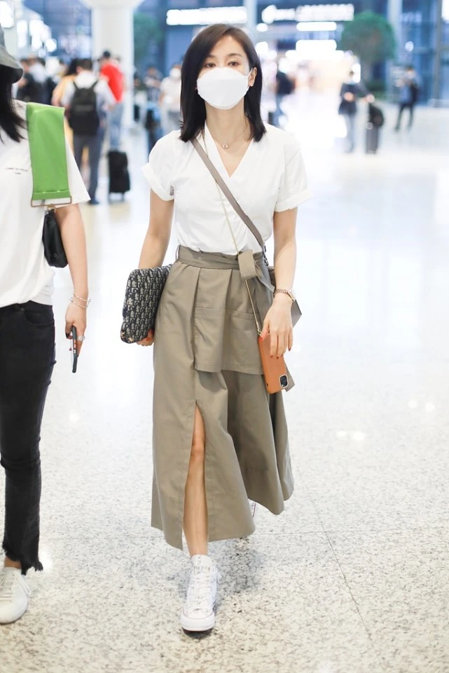 大表姐的时尚圈|你穿长裙会显矮,159cm王子文这样穿却显高,看来搭配技巧很重要